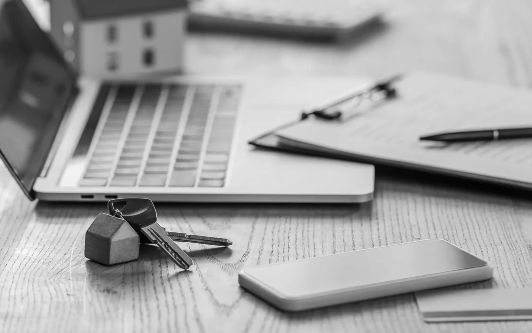 blog concept housekeys laptop